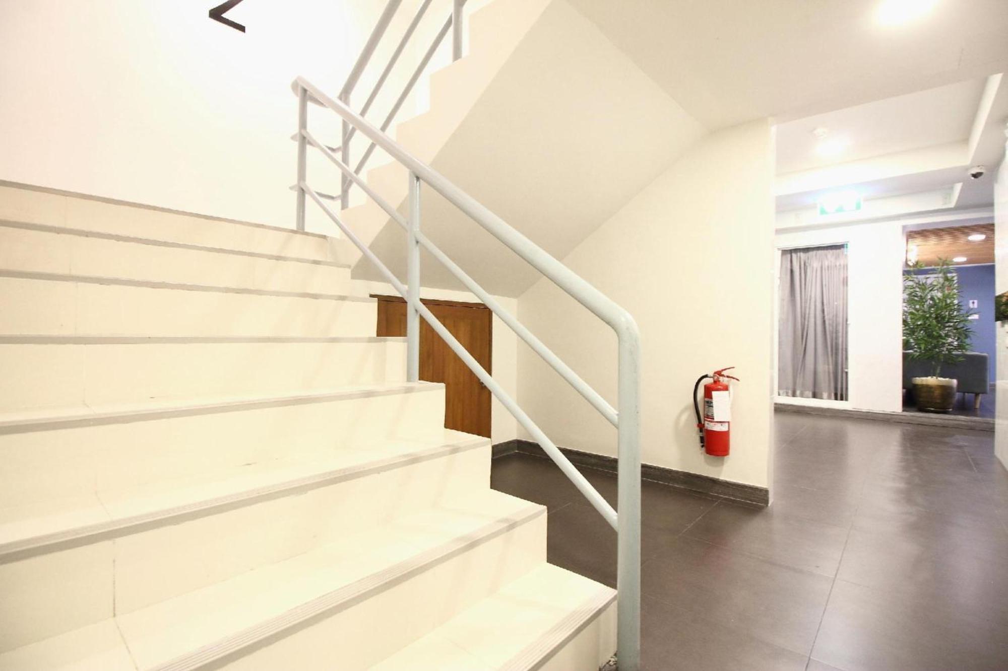 בנגקוק Super Oyo 483 Pannee Hotel Khaosan מראה חיצוני תמונה